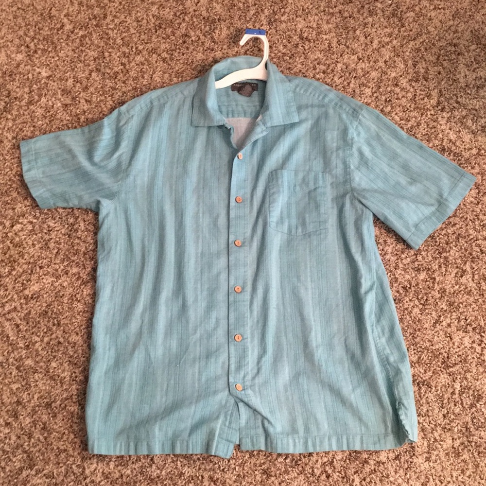 Short sleeve button down
